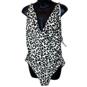 Old Navy women’s xl one piece leopard animal print mob wife swimsuit